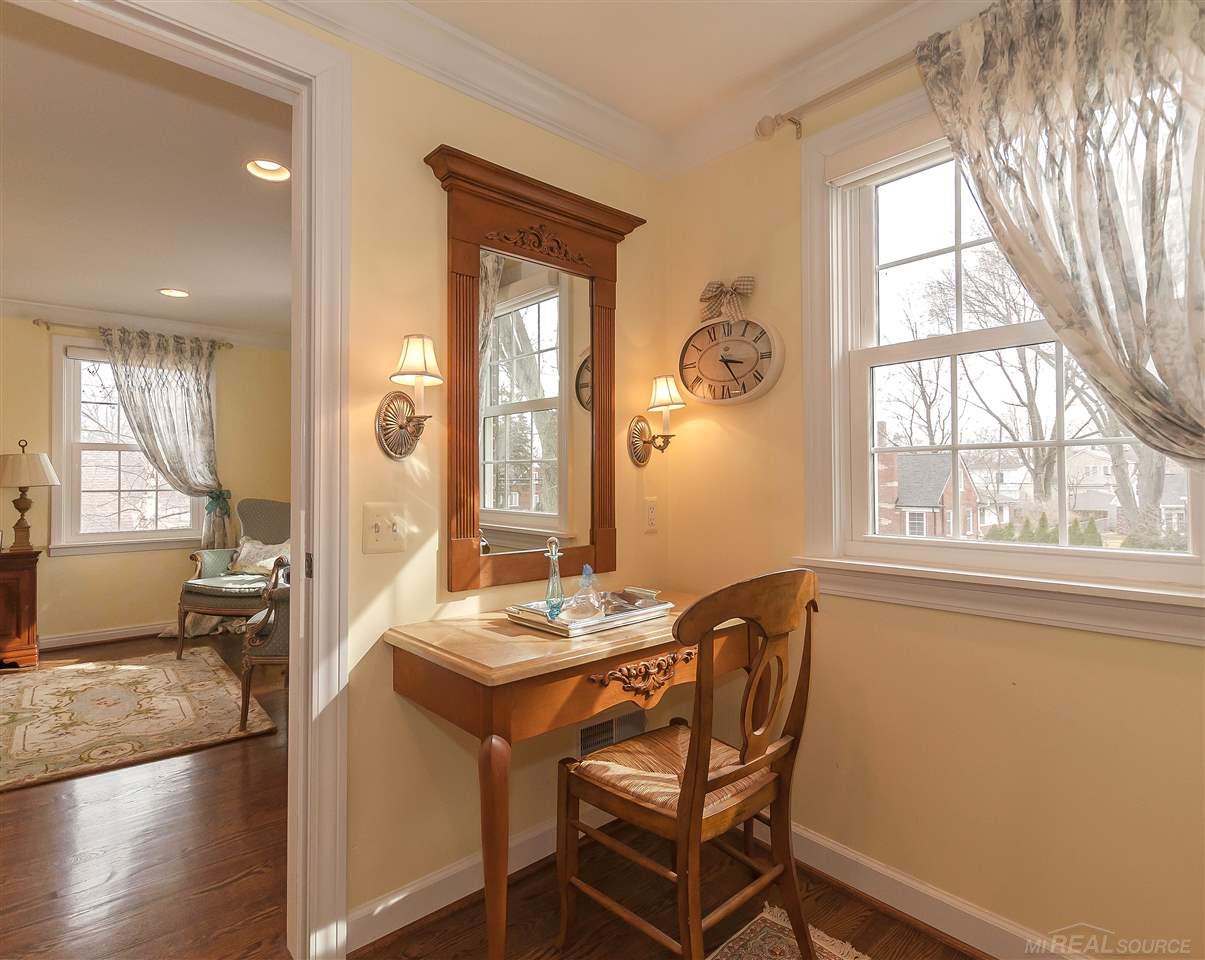 1652 Hawthorne Road Grosse Pointe, MI 48236 - Photo 33 of 55 31346344-32.JPG
