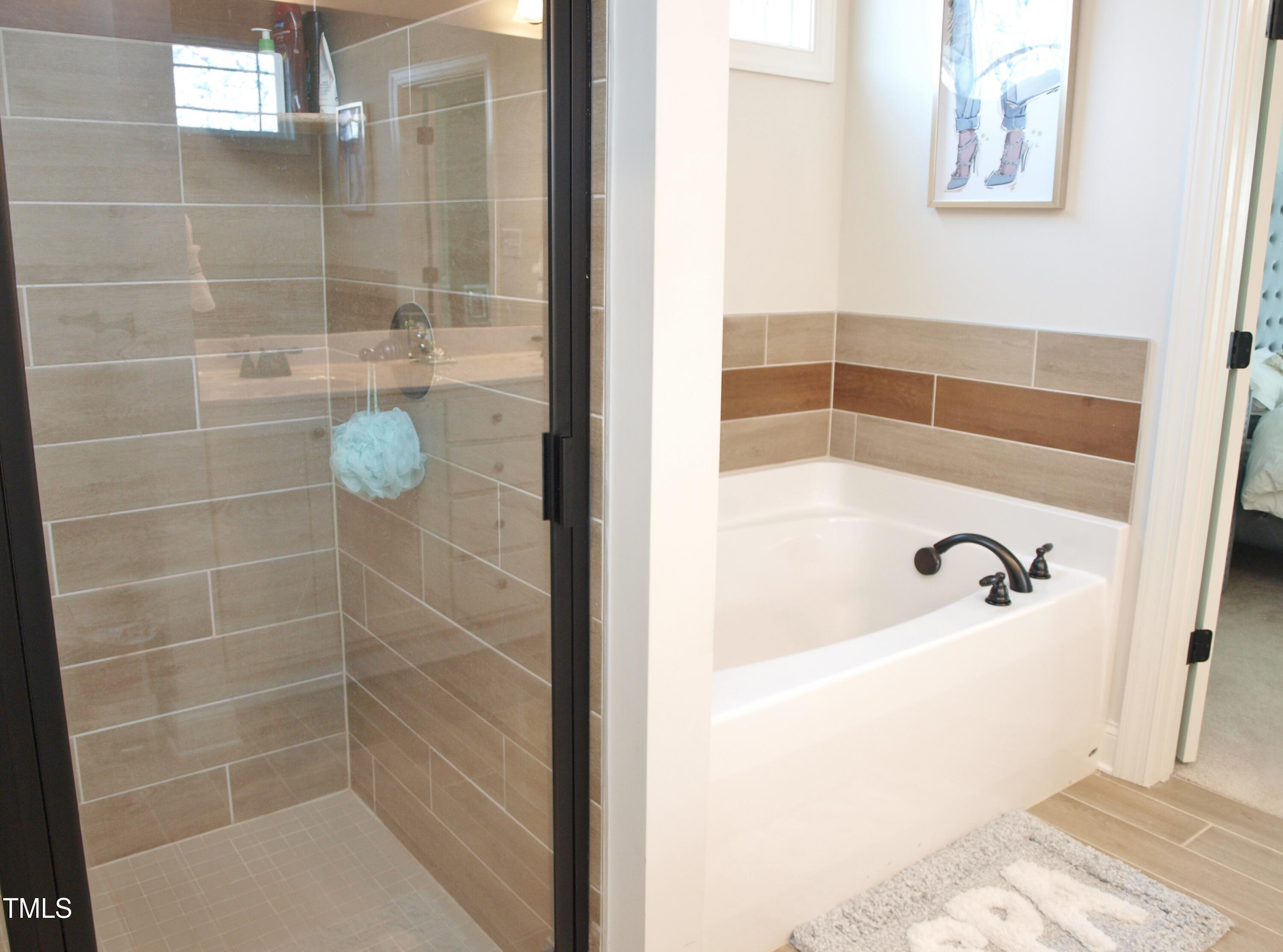 417 Airedale Trail Garner, NC 27529 - Photo 17 of 26 a bathroom with a bathtub