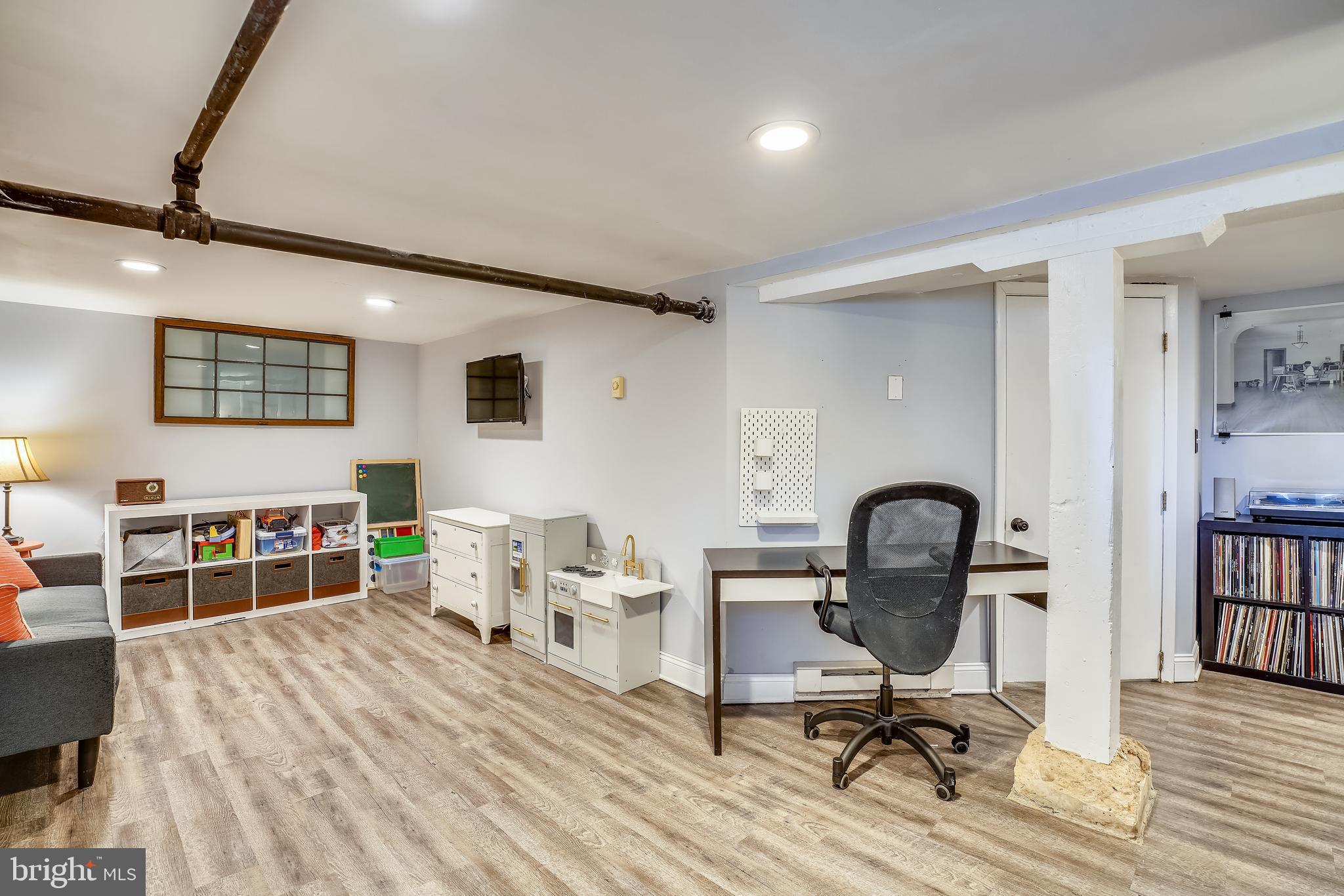 910 Overbrook Road Baltimore, MD 21239 - Photo 4 of 50 a view of a workspace with furniture and lounge chair