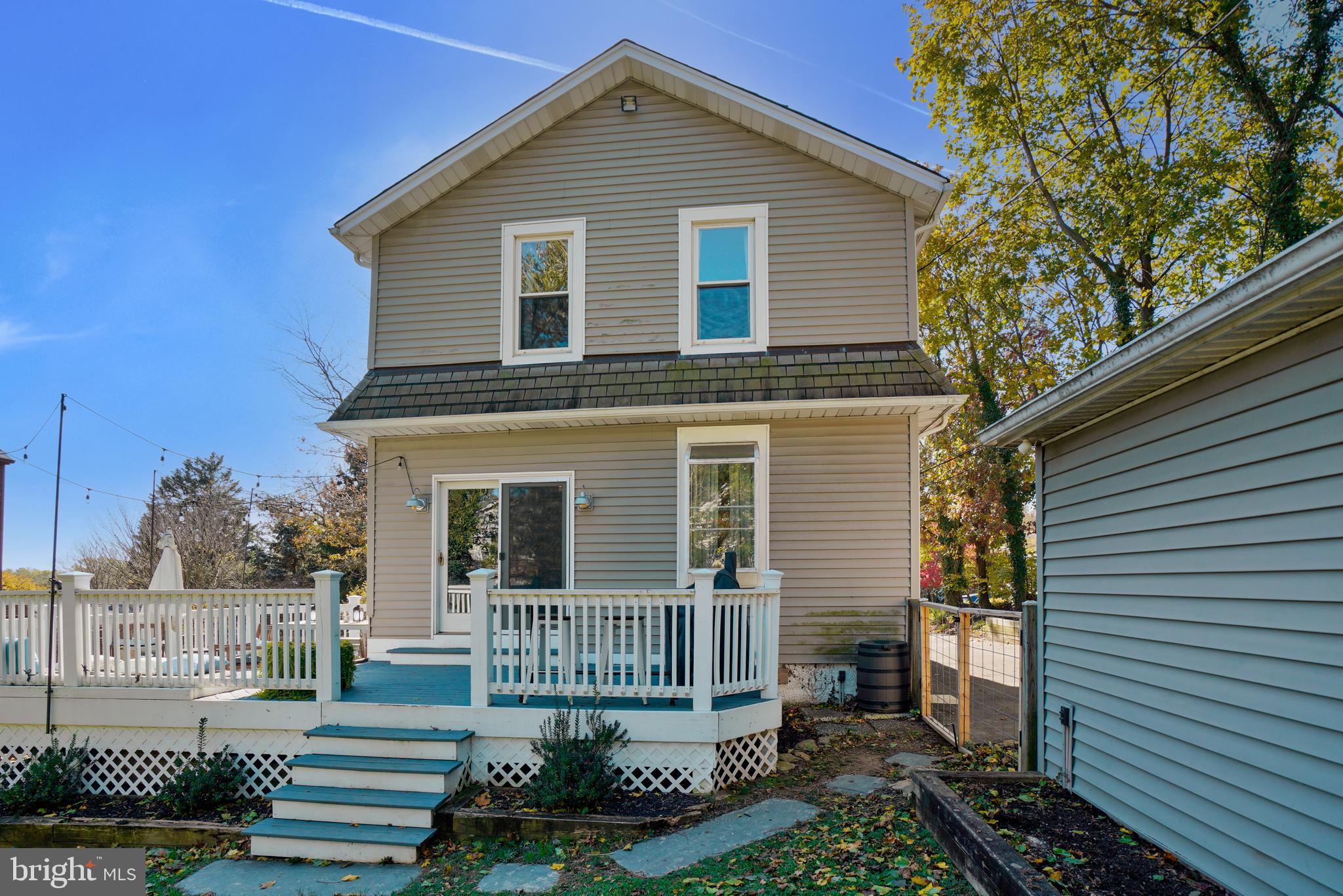 910 Overbrook Road Baltimore, MD 21239 - Photo 32 of 50 a front view of a house with a yard