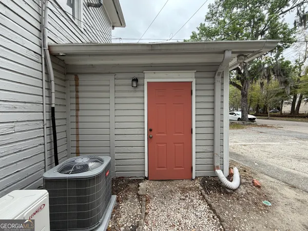 $1,000 | 836 East Henry Street, Unit D, Savannah, GA 31401
