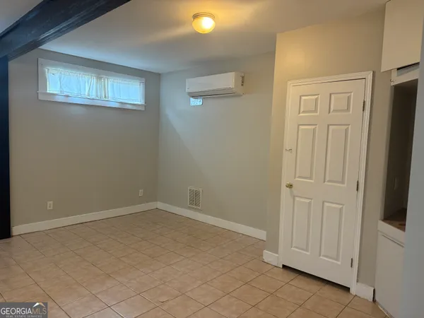 $1,000 | 836 East Henry Street, Unit D, Savannah, GA 31401