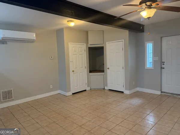 $1,000 | 836 East Henry Street, Unit D, Savannah, GA 31401