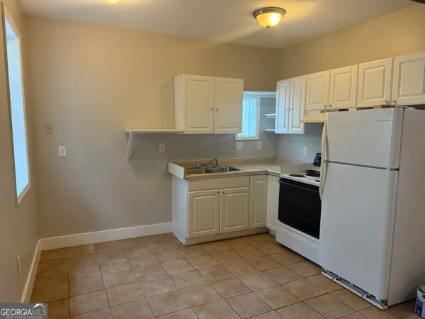 $1,000 | 836 East Henry Street, Unit D, Savannah, GA 31401