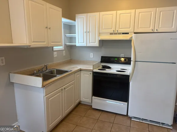 $1,000 | 836 East Henry Street, Unit D, Savannah, GA 31401