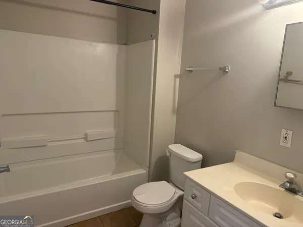 $1,000 | 836 East Henry Street, Unit D, Savannah, GA 31401