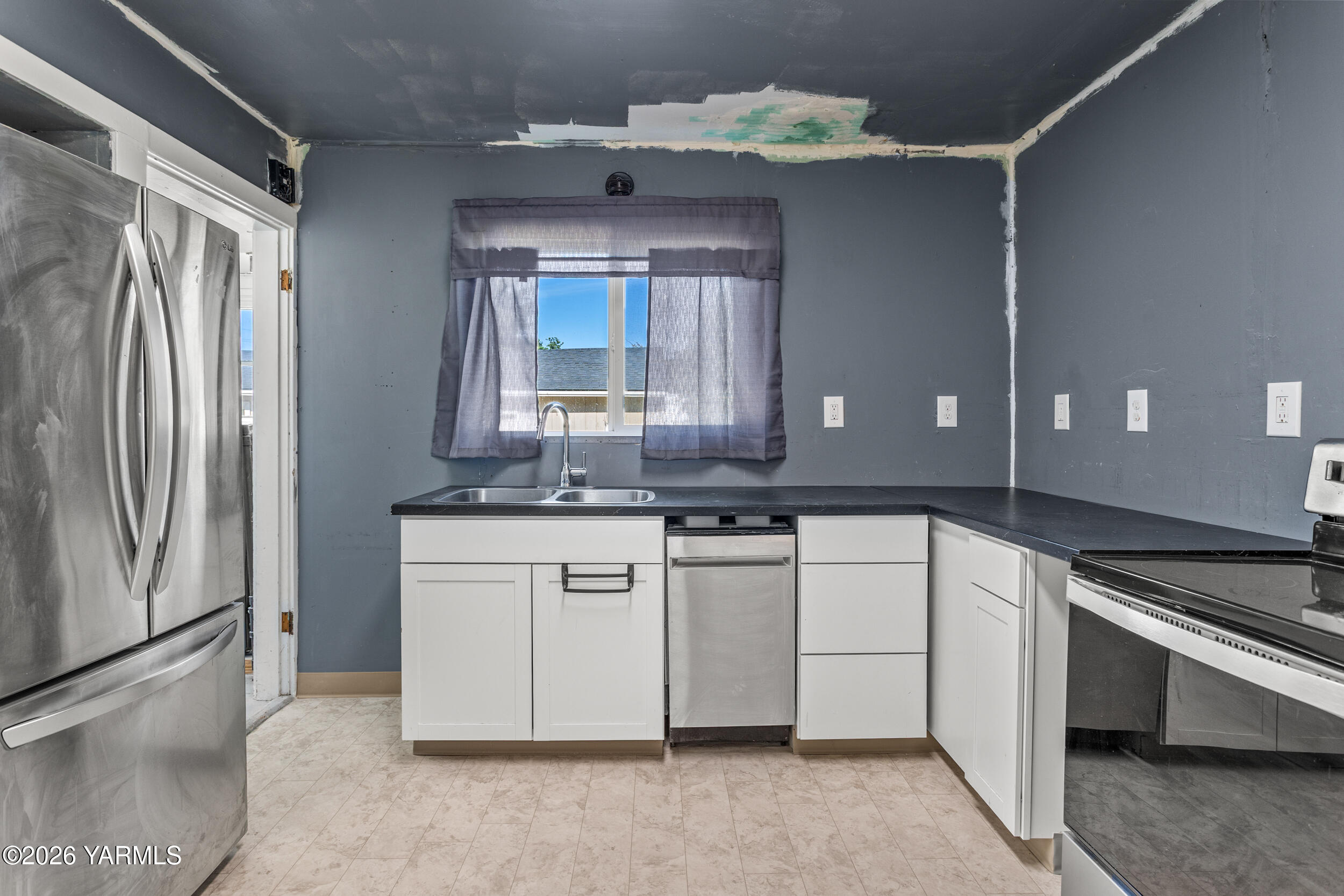 1612 Gordon Road Yakima, WA 98901 - Photo 7 of 27 Kitchen