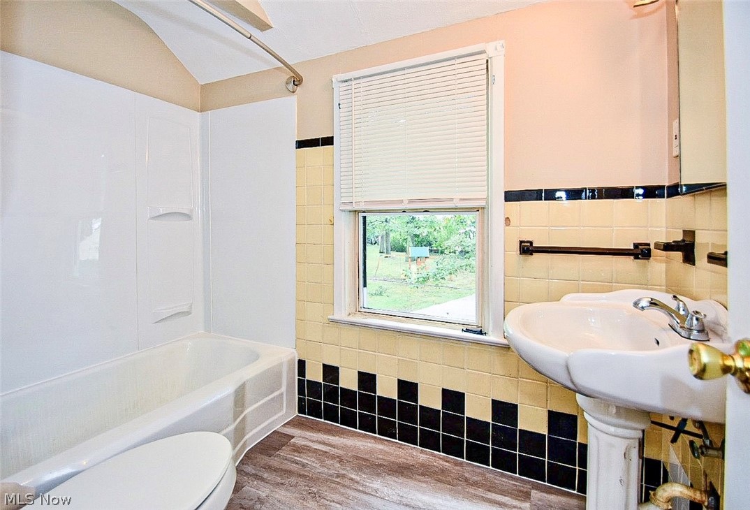 1154 Clifford Road Cleveland, OH 44121 - Photo 22 of 25