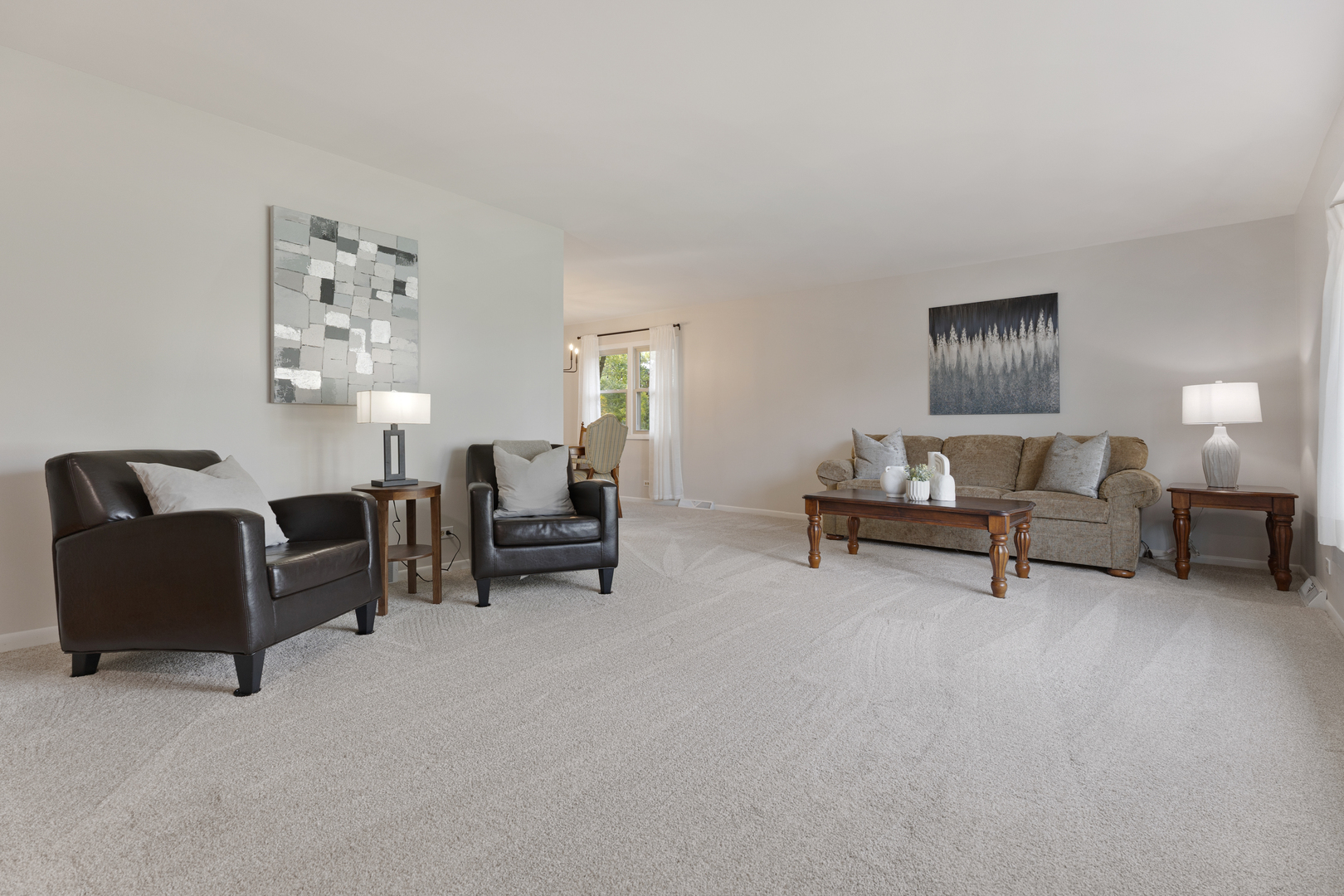 1827 West Sherry Lane Addison, IL 60101 - Photo 4 of 31 a living room with furniture and a night stand