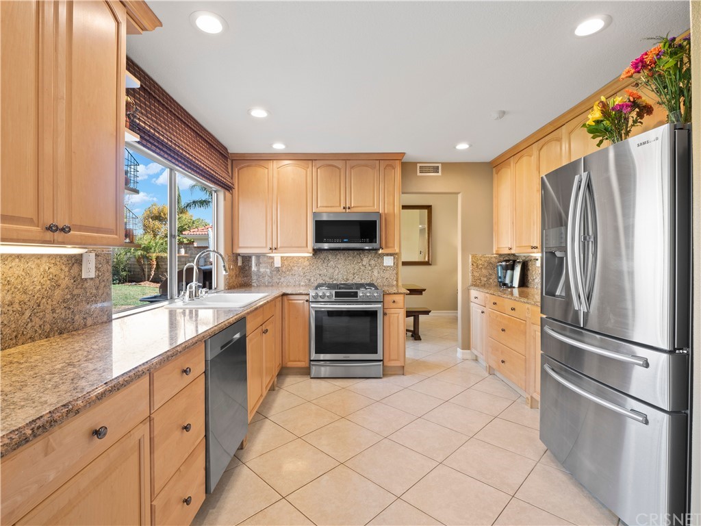 28043 Nantucket Street Castaic, CA 91384 - Photo 13 of 61