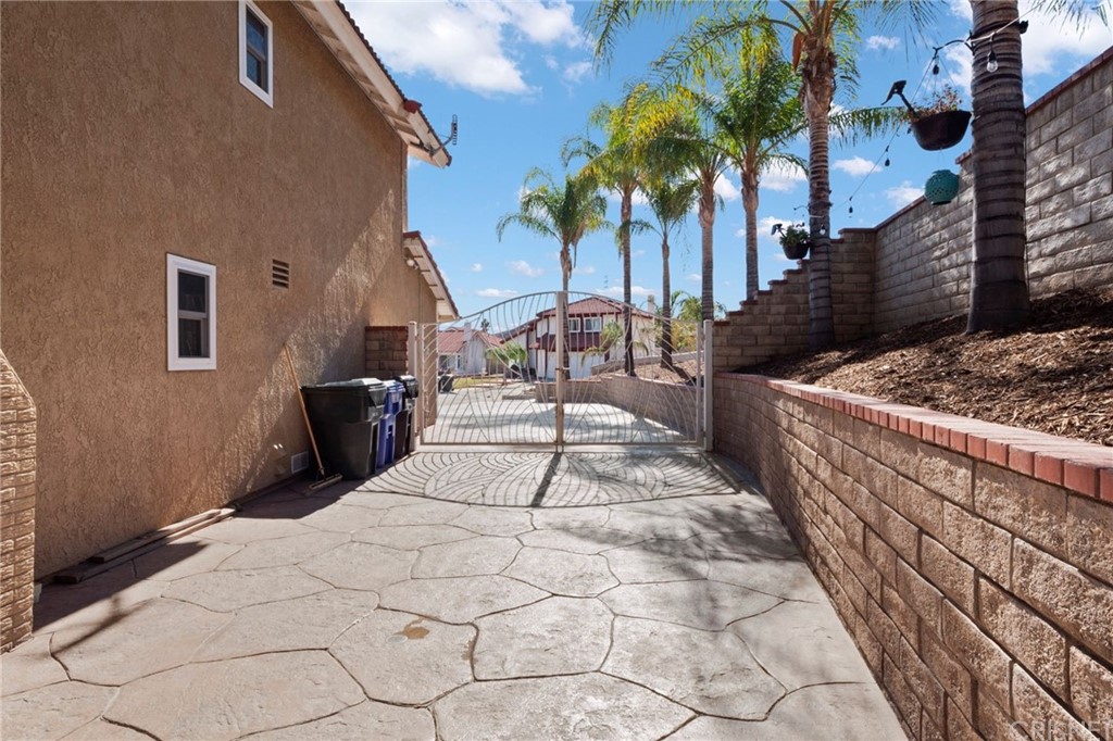 28043 Nantucket Street Castaic, CA 91384 - Photo 48 of 61 a view of a backyard of the house