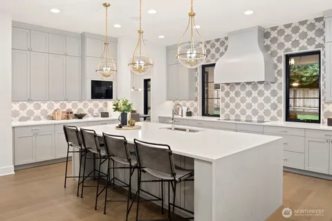 $5,299,000 | 4216 83rd Avenue Southeast, Mercer Island, WA 98040