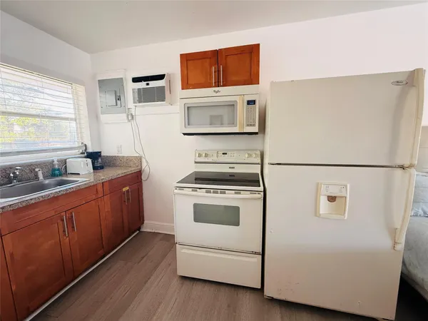 $1,525 | 3226 Northeast 12th Street, Unit 10, Pompano Beach, FL 33062