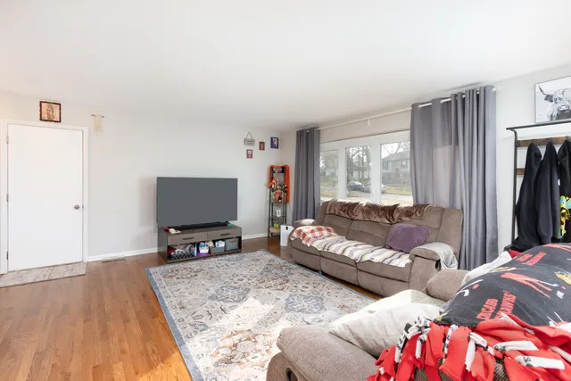 $315,000 | 612 Silbury Court, McHenry, IL 60050