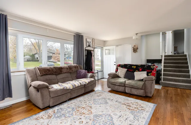 $315,000 | 612 Silbury Court, McHenry, IL 60050