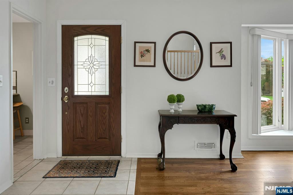 205 Haddenfield Road Clifton, NJ 07013 - Photo 4 of 29