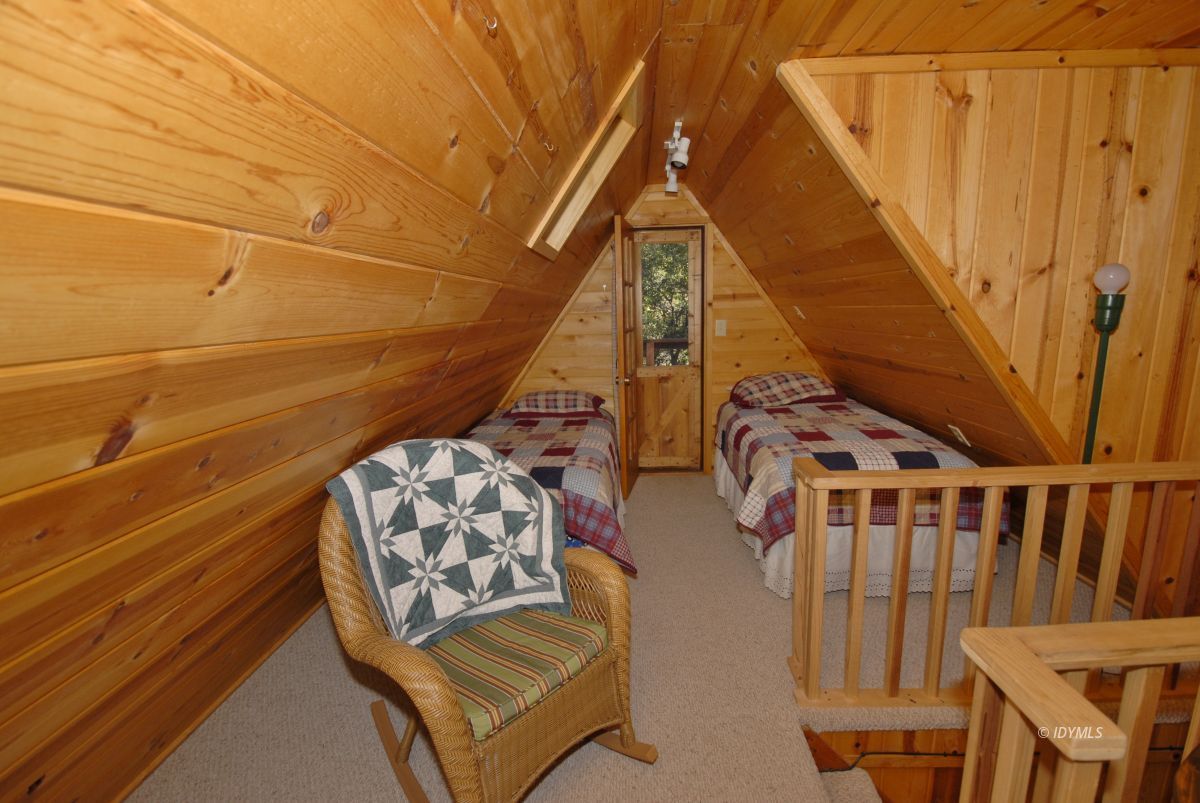 52651 Pine Cove Road Idyllwild, CA 92549 - Photo 20 of 24 a view of entryway with wooden floor