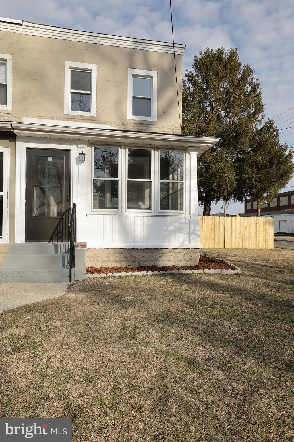 666 Manor Road Beverly, NJ 08010 - Photo 1 of 30