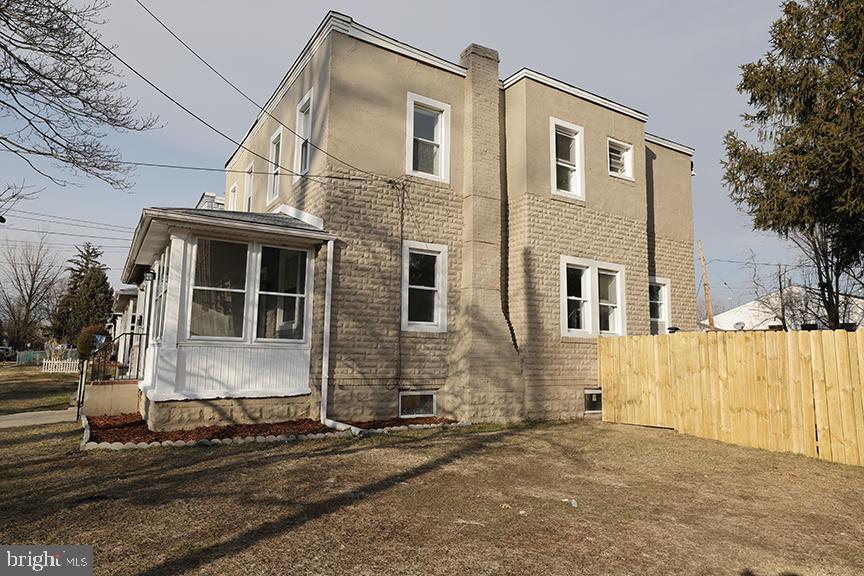 666 Manor Road Beverly, NJ 08010 - Photo 2 of 30