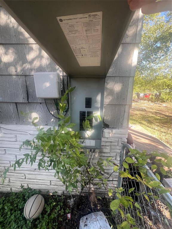 1722 Proctor Street Grand Prairie, TX 75051 - Photo 4 of 39 Exterior view