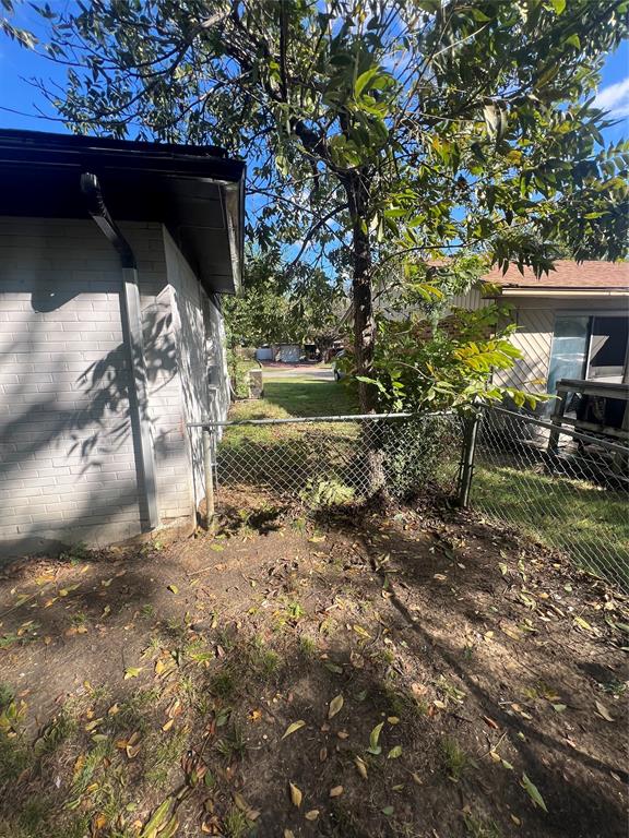 1722 Proctor Street Grand Prairie, TX 75051 - Photo 10 of 39 View of yard