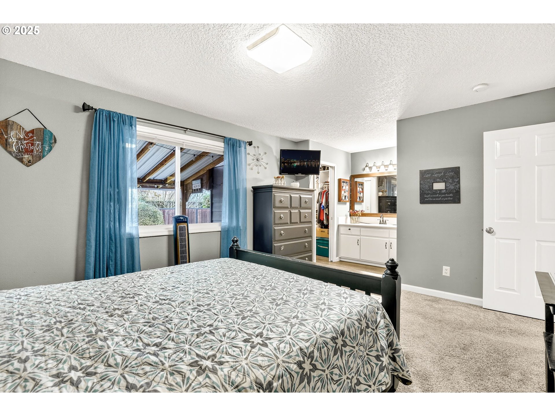 3915 Southeast 14th Street Gresham, OR 97080 - Photo 19 of 46 a living room with stainless steel appliances kitchen island granite countertop furniture and a kitchen view