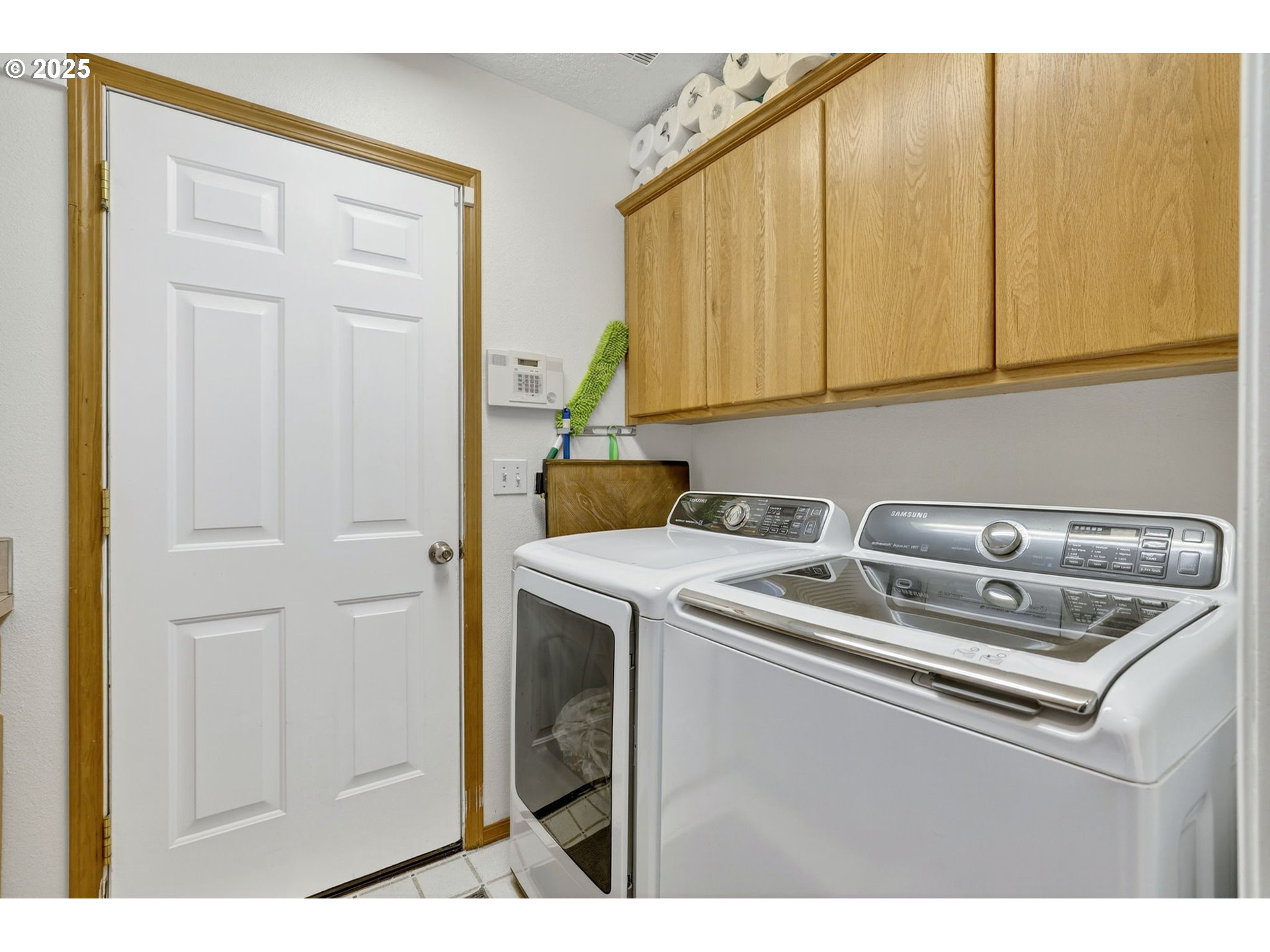 3915 Southeast 14th Street Gresham, OR 97080 - Photo 32 of 46 a utility room with dryer and washer