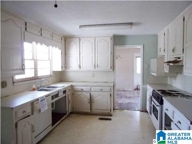 3938 Parkwood Road Bessemer, AL 35022 - Photo 3 of 12