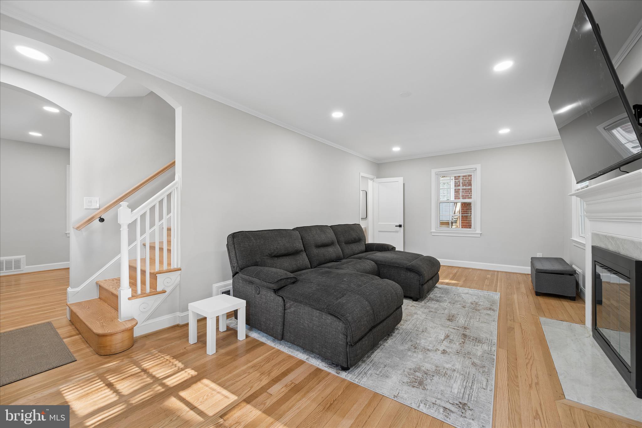 1515 Dennis Avenue Silver Spring, MD 20902 - Photo 6 of 65 Living Room