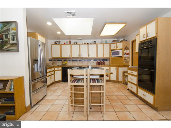 2732 Hillview Road Broomall, PA 19008 - Photo 11 of 25 Kitchen