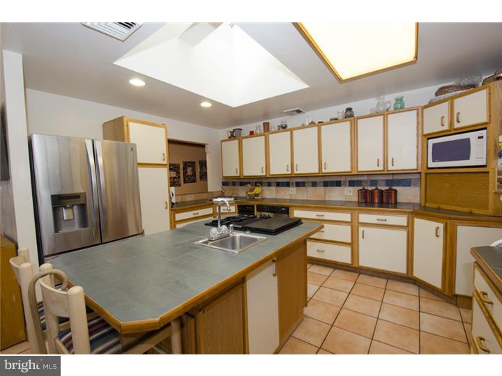 2732 Hillview Road Broomall, PA 19008 - Photo 12 of 25 Kitchen