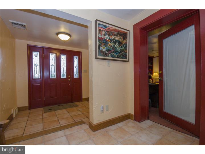 2732 Hillview Road Broomall, PA 19008 - Photo 3 of 25 Foyer