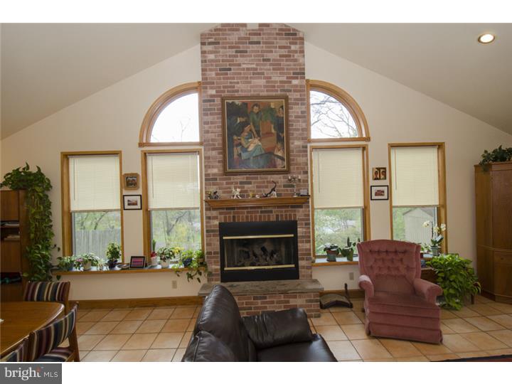 2732 Hillview Road Broomall, PA 19008 - Photo 8 of 25 Great Room