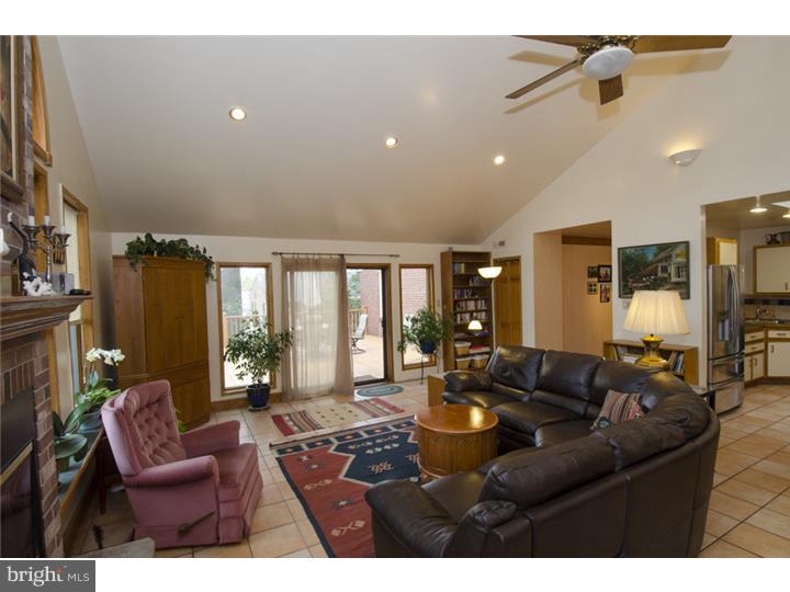 2732 Hillview Road Broomall, PA 19008 - Photo 9 of 25 Great Room