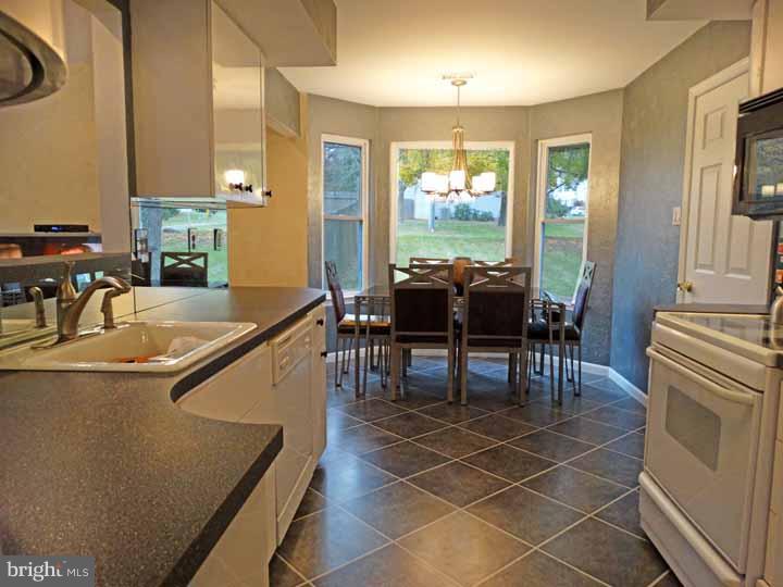 201 North Timber Road Holland, PA 18966 - Photo 9 of 23 Kitchen