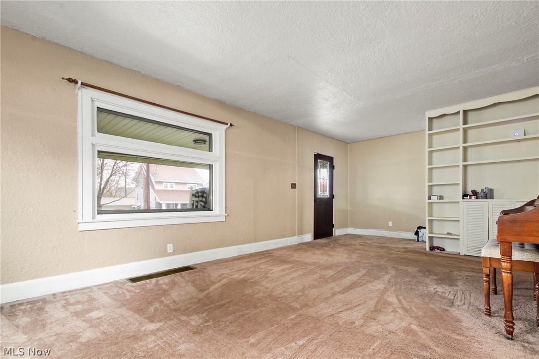 136 Wilson Street Struthers, OH 44471 - Photo 5 of 20 Gallery Image 5