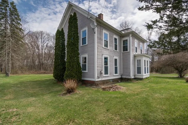 a view of a house with a yard