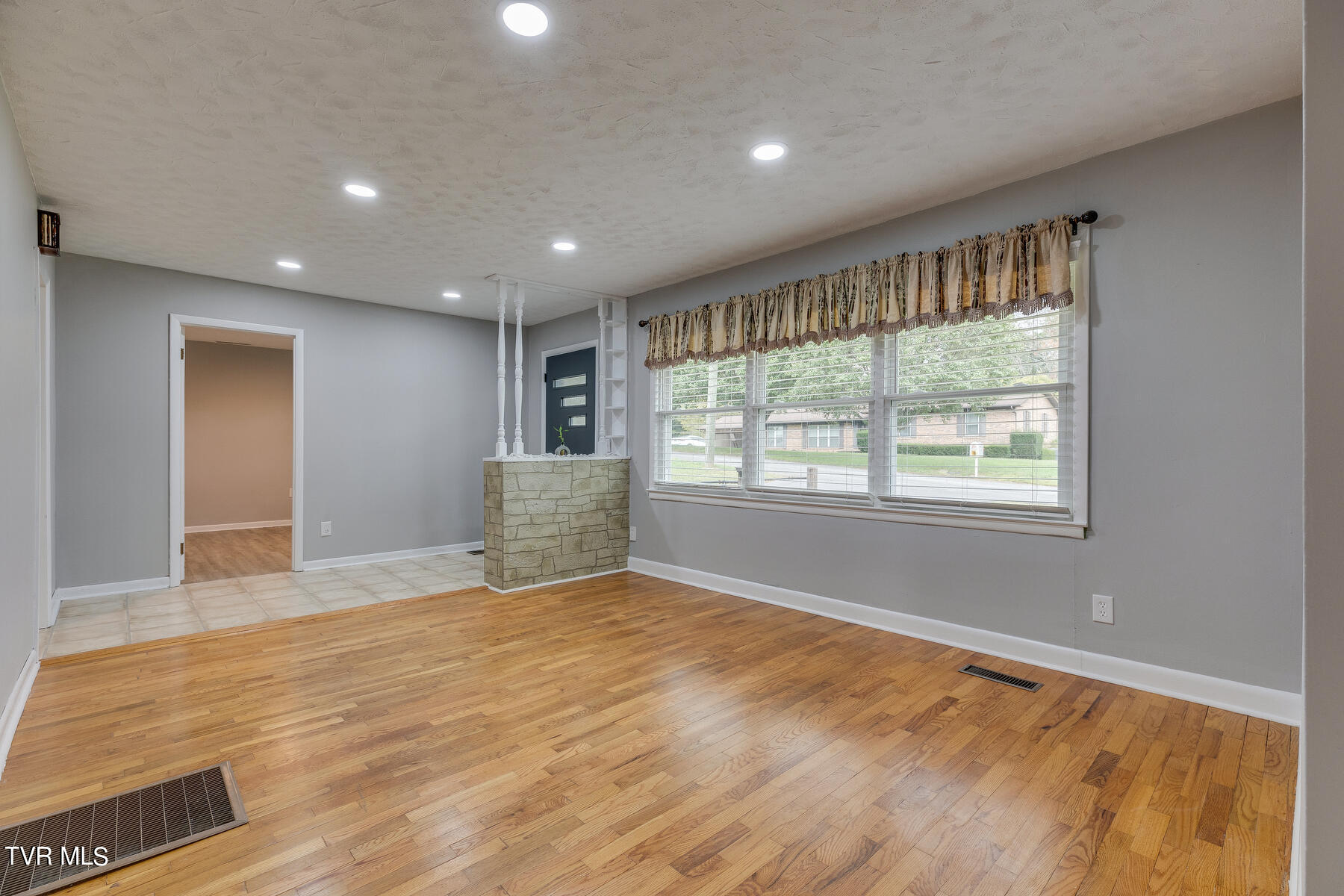 128 Pinecrest Road Kingsport, TN 37660 - Photo 8 of 52 008-1
