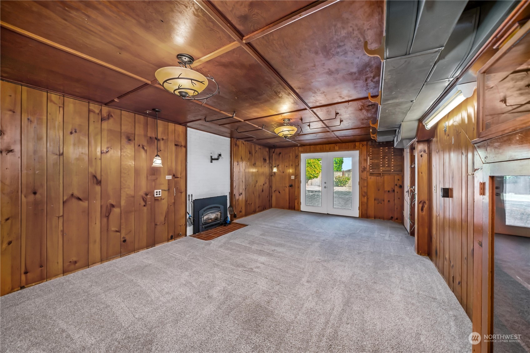 7544 South Sunnycrest Road Seattle, WA 98178 - Photo 38 of 40 a view of hallway with a large window