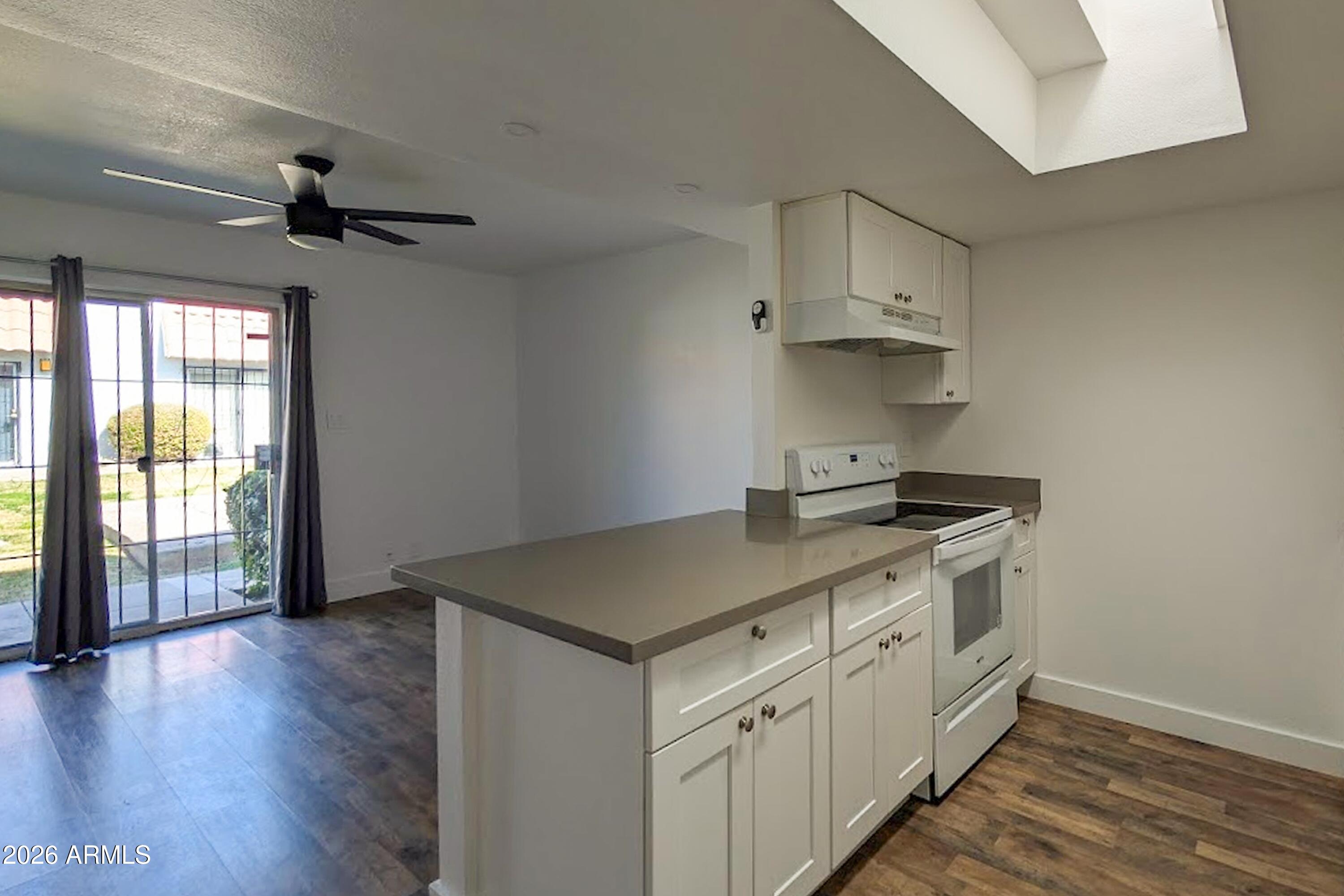 6812 North 35th Avenue, Unit E Phoenix, AZ 85017 - Photo 4 of 15 6812 N 35TH AVE E Breakfast Bar