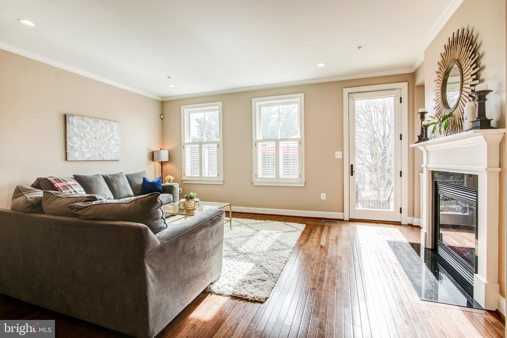8811 Courts Way Silver Spring, MD 20910 - Photo 5 of 36 Gallery Image 5