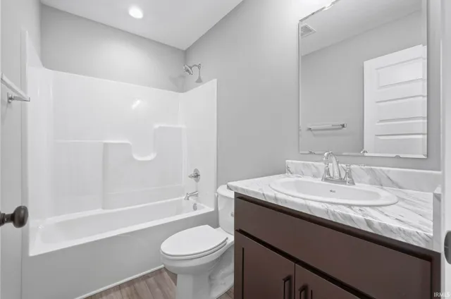 $379,900 | 805 Zenos Boulevard, Fort Wayne, IN 46818