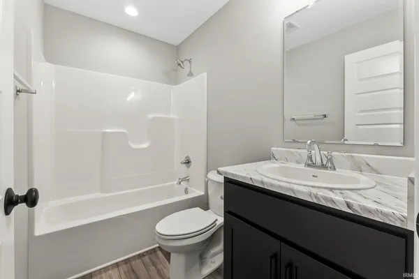 $379,900 | 805 Zenos Boulevard, Fort Wayne, IN 46818