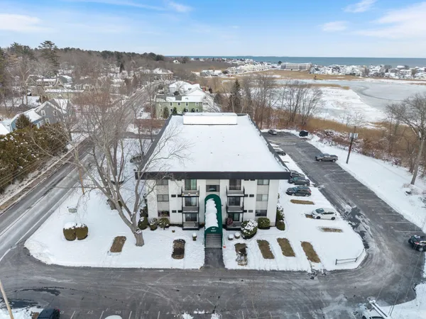 $350,000 | 467 High Street, Unit 10, Hampton, NH 03842