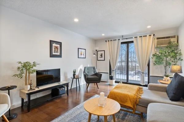 $350,000 | 467 High Street, Unit 10, Hampton, NH 03842