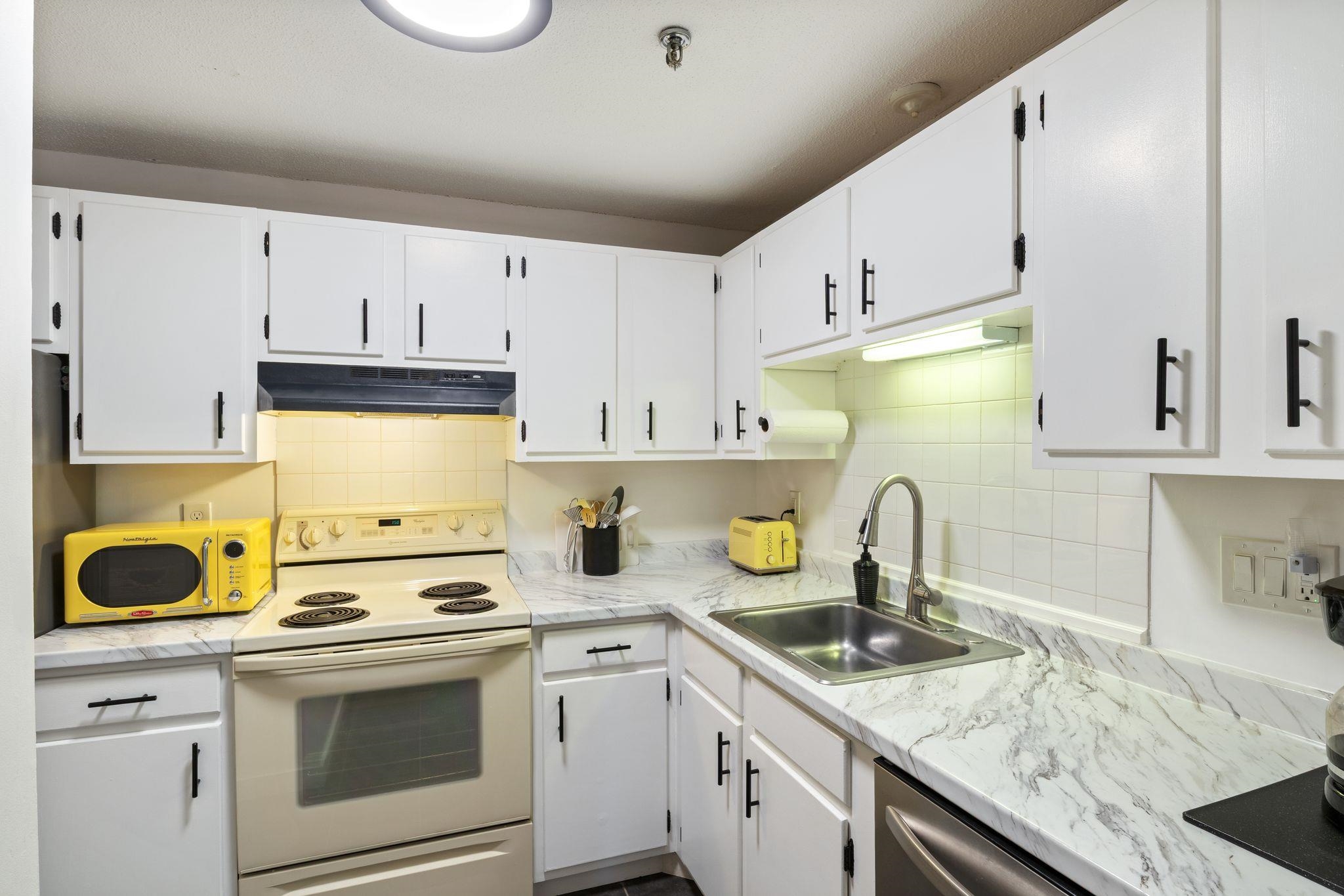 467 High Street, Unit 10 Hampton, NH 03842 - Photo 9 of 27