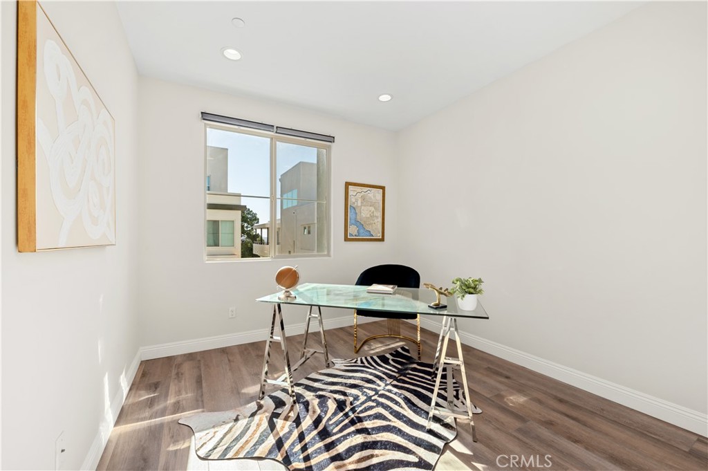 128 Spectacle Irvine, CA 92618 - Photo 9 of 31 a living room with furniture and a window