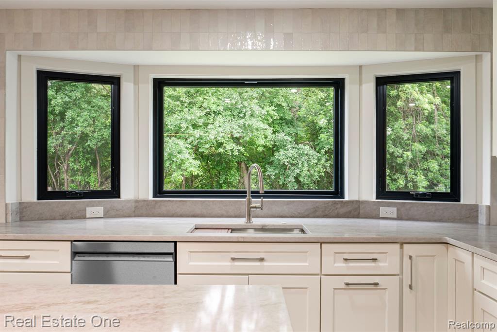 1683 Mark Hopkins Road Bloomfield Hills, MI 48302 - Photo 14 of 44