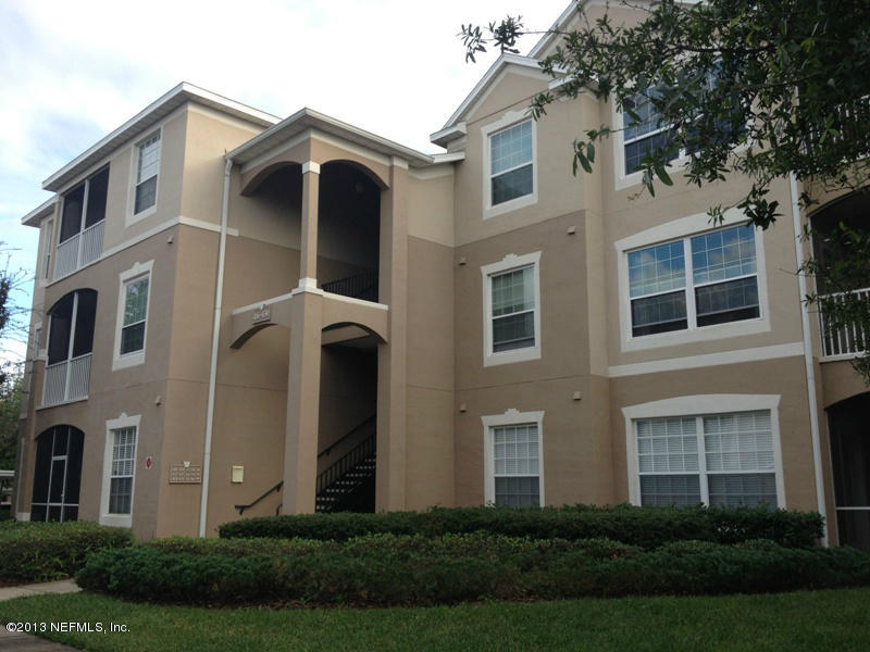 7990 Baymeadows Road East, Unit 426 Jacksonville, FL 32256 - Photo 2 of 14 a front view of a house with a yard