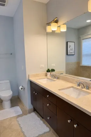 $3,800 | 1041 West Grace Street, Unit 2, Chicago, IL 60613